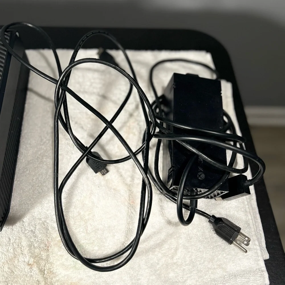 Microsoft Xbox One Console Model #1540 With Cables/Kinect sensor (No controller)